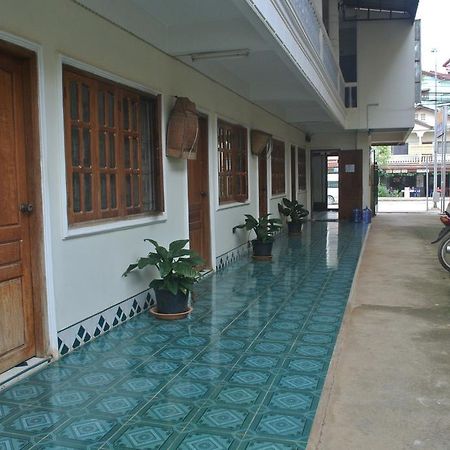 Nice Guesthouse Муанг-Пхонсаван Екстер'єр фото